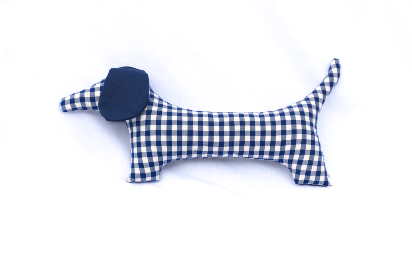 CHIEN TECKEL, À LA FOIS JOUET ET OBJET DÉCORATIF