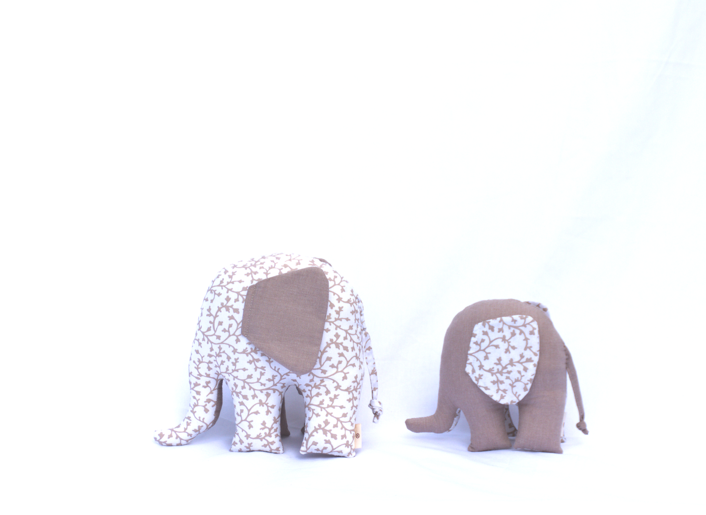 ÉLÉPHANTS À LA FOIS JOUETS ET ÉLÉMENTS DE DÉCORATION