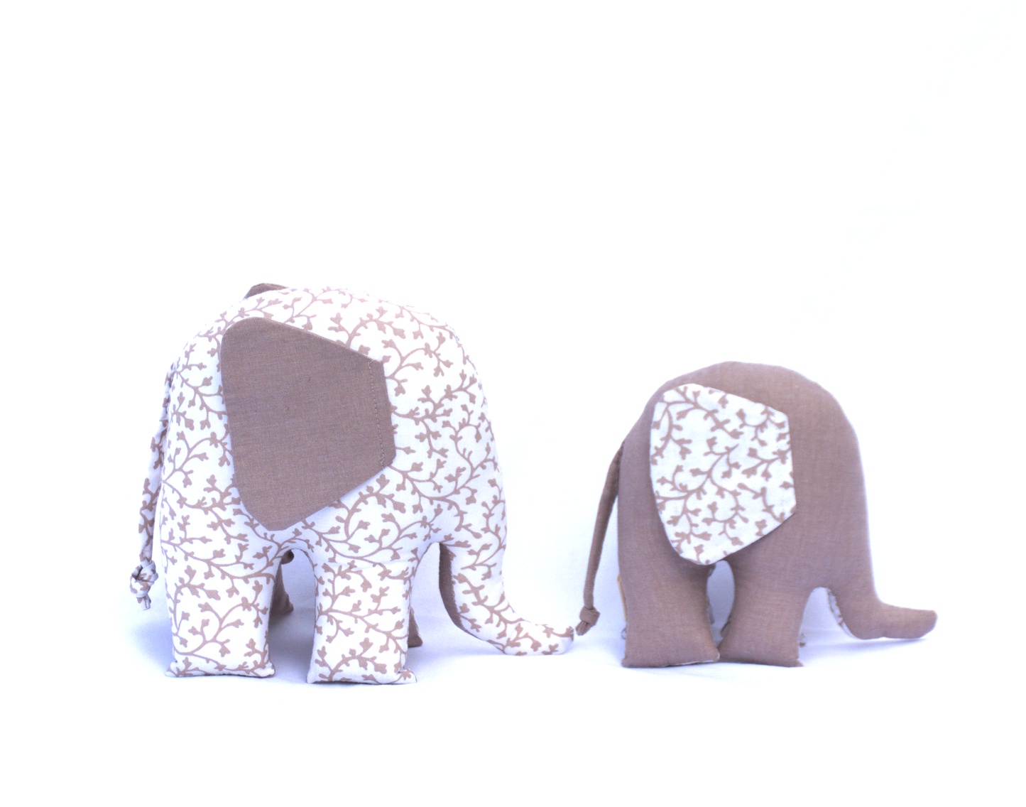 ÉLÉPHANTS À LA FOIS JOUETS ET ÉLÉMENTS DE DÉCORATION