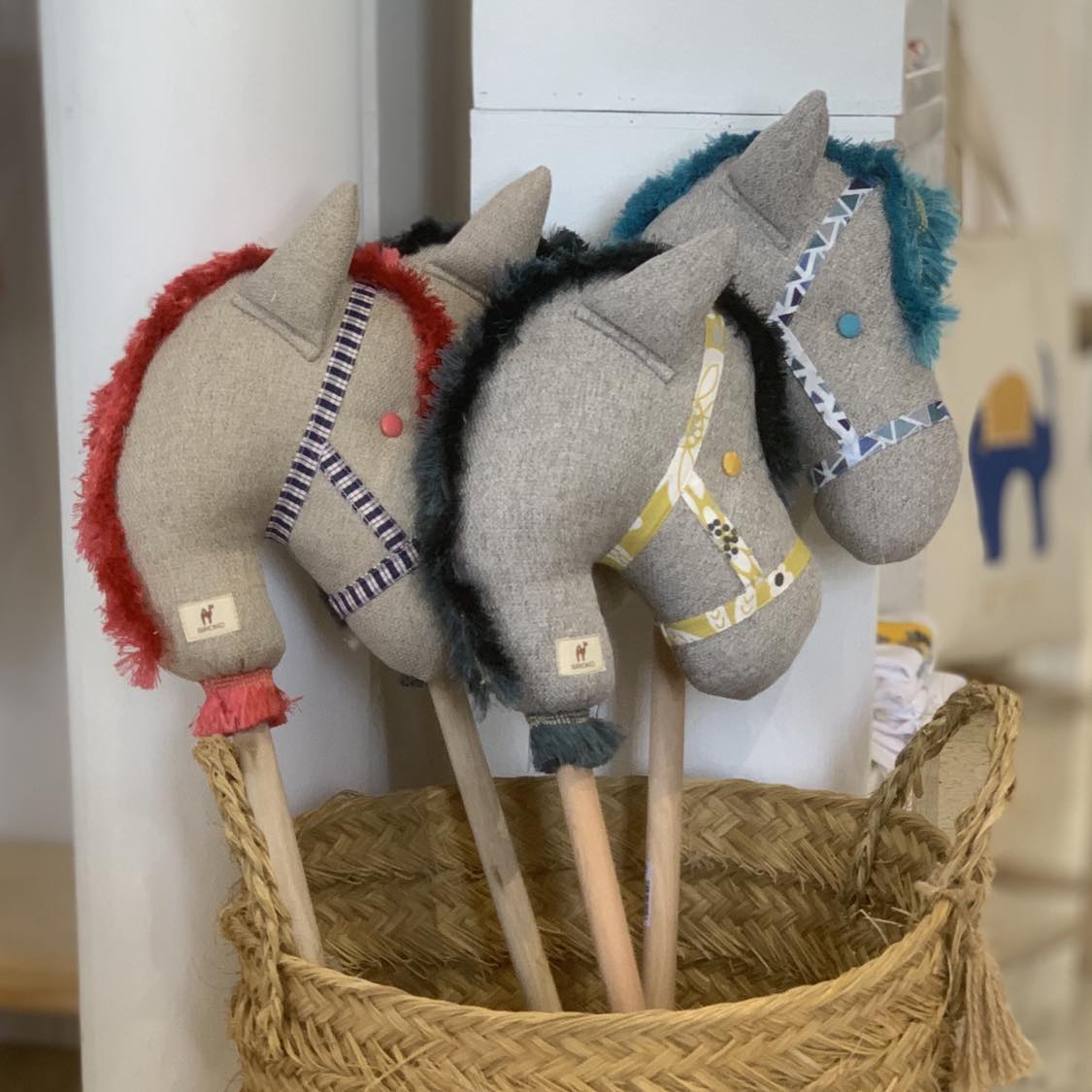 CHEVAL SUR BÂTON EN BOIS, CHEVAL À CHEVAUCHER, DÉCO CHAMBRE ENFANT
