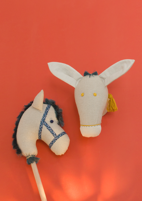 CHEVAL SUR BÂTON EN BOIS, CHEVAL À CHEVAUCHER, DÉCO CHAMBRE ENFANT