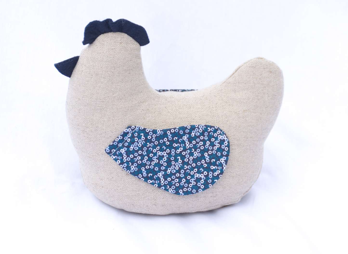 POULE COCOTTE EN GUISE DE PELUCHE OU DOUDOU