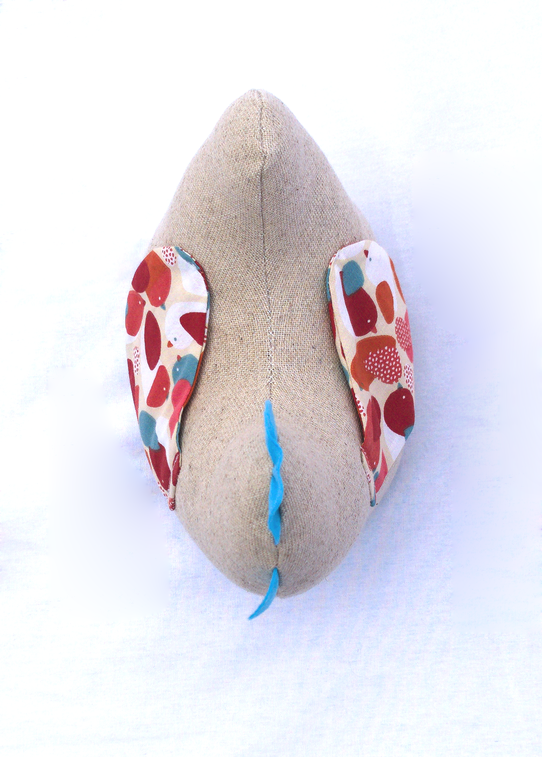 POULE COCOTTE EN GUISE DE PELUCHE OU DOUDOU