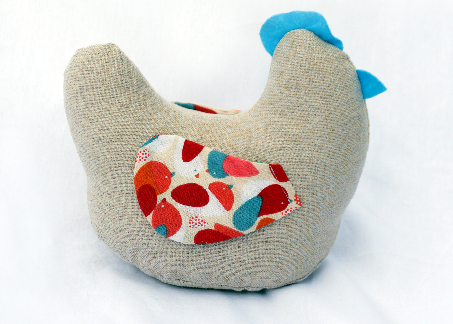 POULE COCOTTE EN GUISE DE PELUCHE OU DOUDOU
