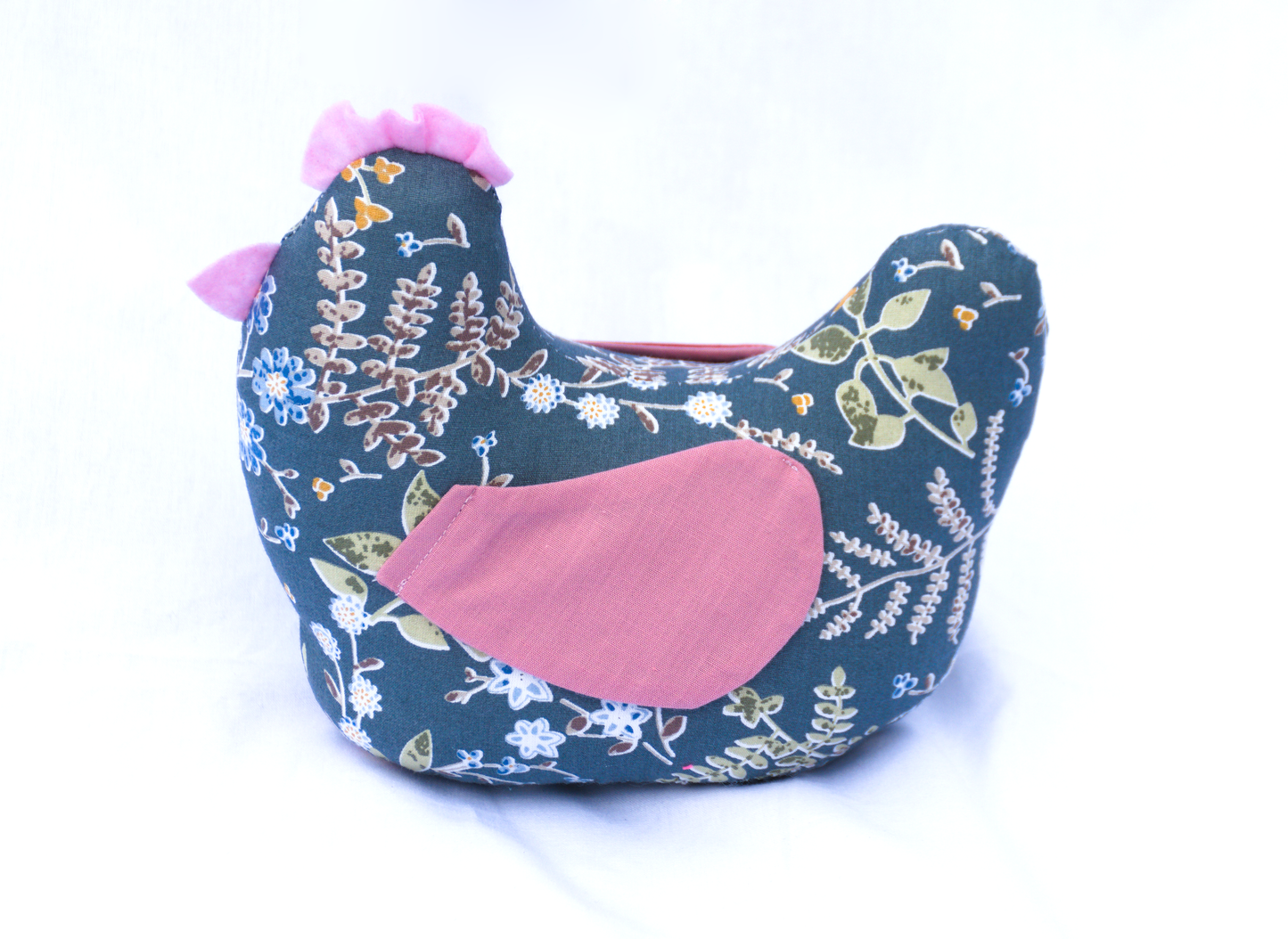 POULE COCOTTE EN GUISE DE PELUCHE OU DOUDOU