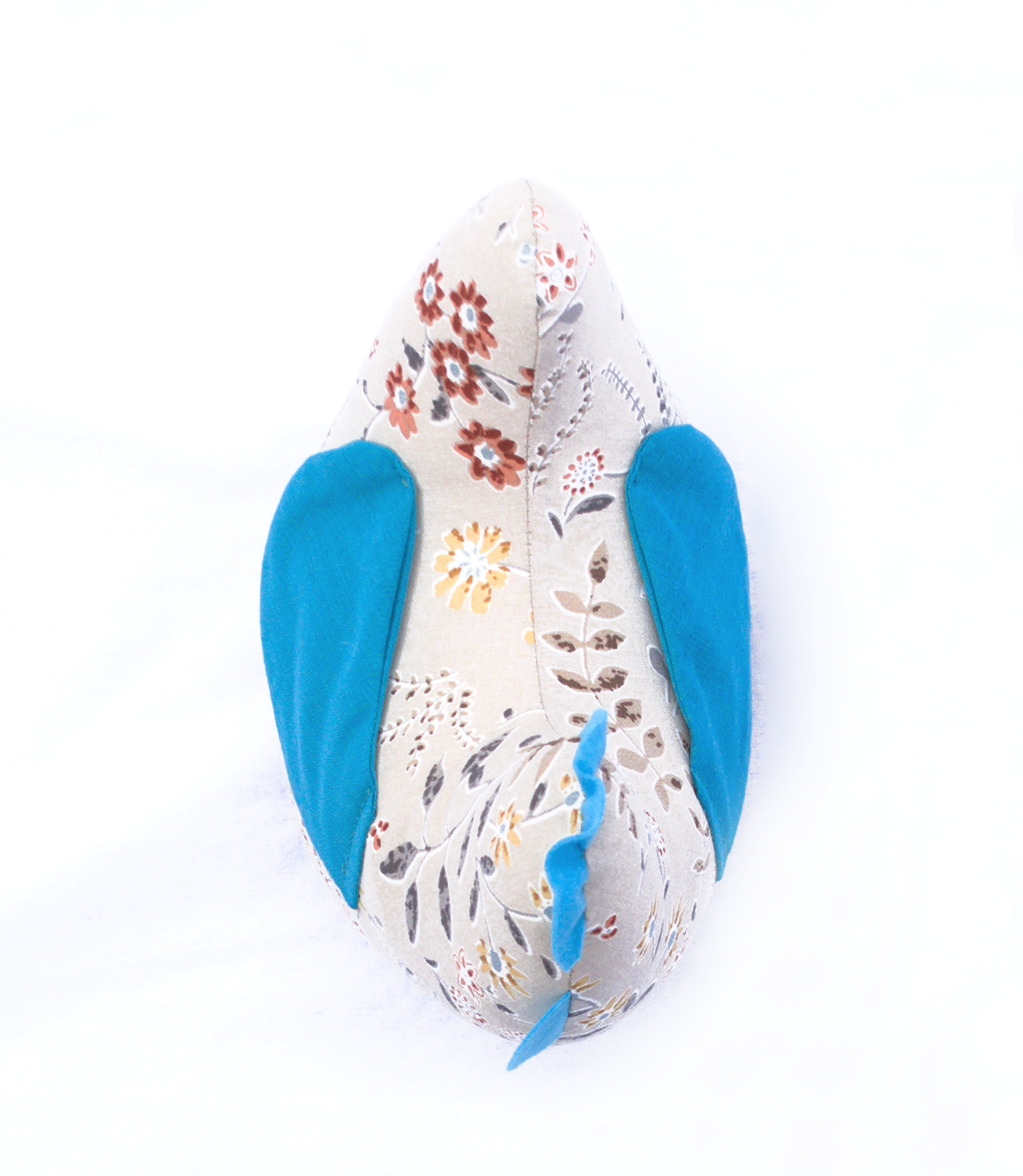 POULE COCOTTE EN GUISE DE PELUCHE OU DOUDOU